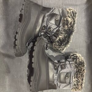 Dreampairs black like new kids snow boots size 2